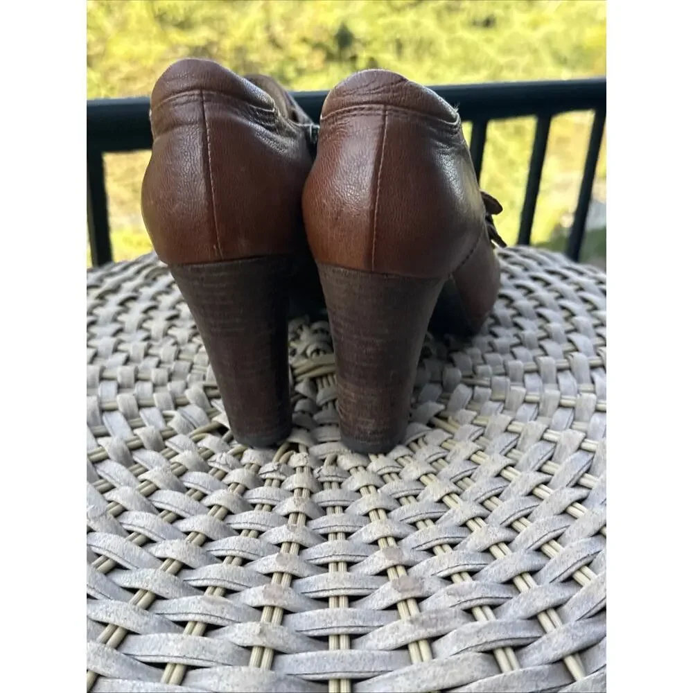 CLARKS Artisan Brown Leather BOOTIE Heels Double Buckle Zipper SIZE 8.5 Women’s